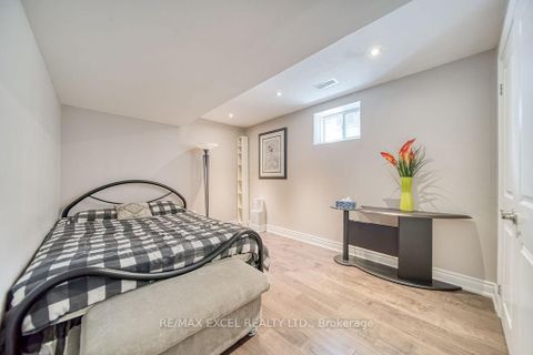 Photo 39 at 166 Townsgate Drive, Yorkhill, Vaughan