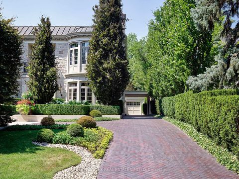 Photo 37 at 10 Shorncliffe Avenue, Casa Loma, Toronto