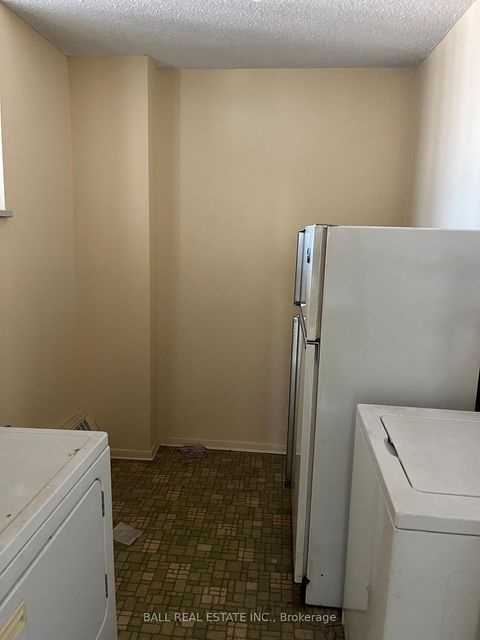 Photo 10 at 1610 - 5 Parkway Forest Drive N, Henry Farm, Toronto