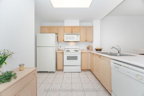 Photo 12 at 121 Woodbridge Avenue, West Woodbridge, Vaughan