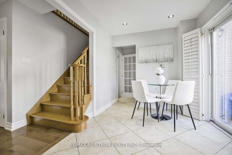 Photo 10 at 287 Wildberry Crescent, Vellore Village, Vaughan