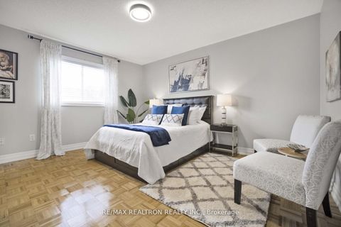 Photo 11 at 287 Wildberry Crescent, Vellore Village, Vaughan
