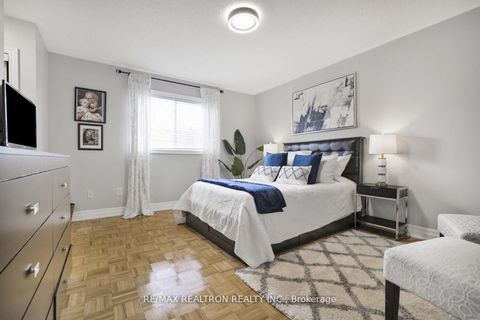 Photo 12 at 287 Wildberry Crescent, Vellore Village, Vaughan