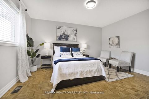 Photo 13 at 287 Wildberry Crescent, Vellore Village, Vaughan