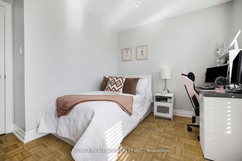 Photo 17 at 287 Wildberry Crescent, Vellore Village, Vaughan