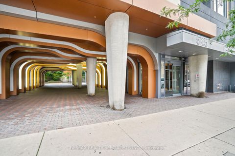 Photo 1 at 610 - 525 Adelaide Street W, Waterfront Communities C1, Toronto