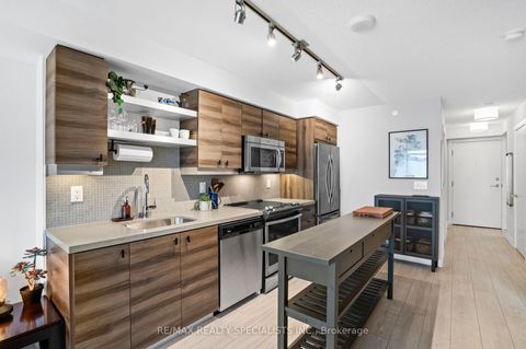 Photo 10 at 610 - 525 Adelaide Street W, Waterfront Communities C1, Toronto