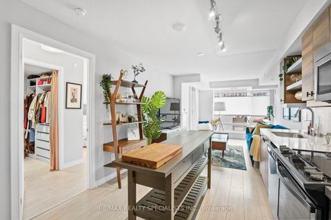 Photo 11 at 610 - 525 Adelaide Street W, Waterfront Communities C1, Toronto