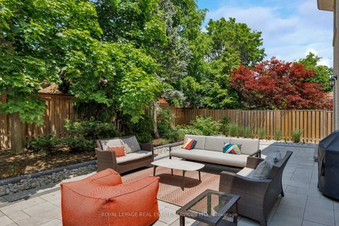 Photo 2 at 1061 Summit Ridge Drive, WT West Oak Trails, Oakville