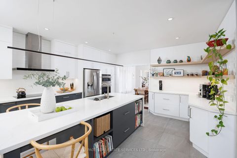 Photo 3 at 1061 Summit Ridge Drive, WT West Oak Trails, Oakville