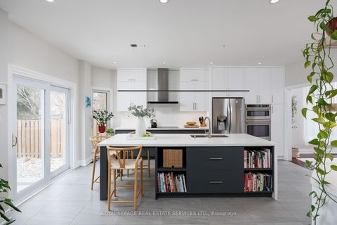 Photo 13 at 1061 Summit Ridge Drive, WT West Oak Trails, Oakville