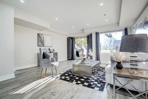 Photo 4 at 11 - 988 Sheppard Avenue W, Bathurst Manor, Toronto