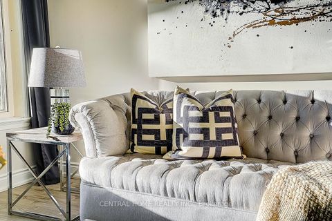 Photo 7 at 11 - 988 Sheppard Avenue W, Bathurst Manor, Toronto