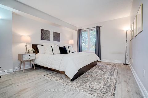 Photo 17 at 11 - 988 Sheppard Avenue W, Bathurst Manor, Toronto