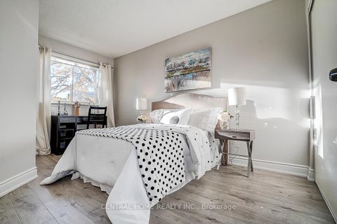 Photo 20 at 11 - 988 Sheppard Avenue W, Bathurst Manor, Toronto