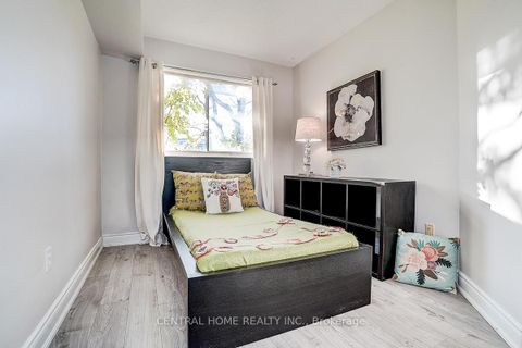 Photo 22 at 11 - 988 Sheppard Avenue W, Bathurst Manor, Toronto