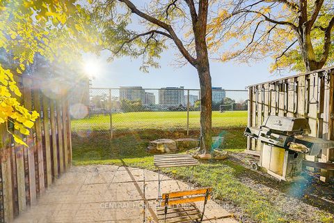 Photo 25 at 11 - 988 Sheppard Avenue W, Bathurst Manor, Toronto