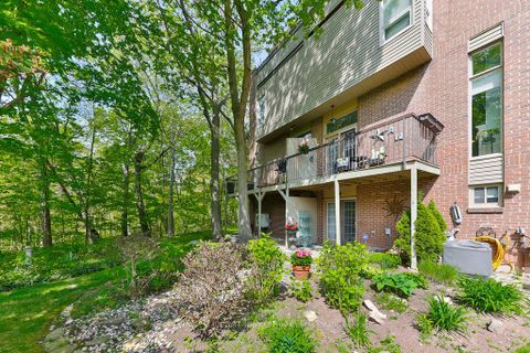 Photo 21 at 27 - 1250 Marlborough Court, CP College Park, Oakville