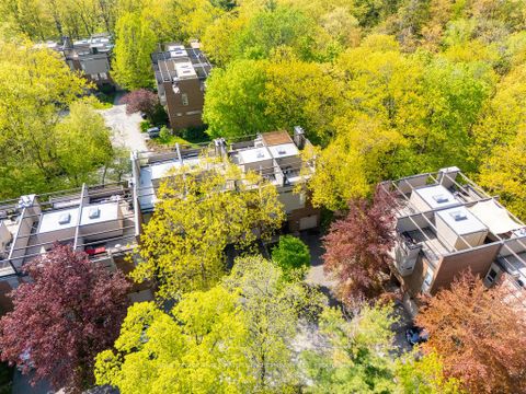 Photo 23 at 27 - 1250 Marlborough Court, CP College Park, Oakville