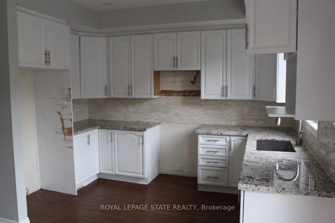 Photo 5 at 2128 Blackforest Crescent, WM Westmount, Oakville