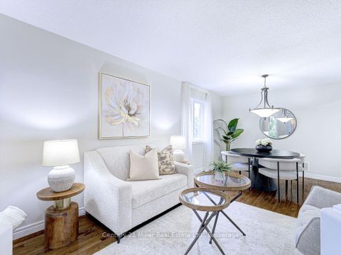 Photo 7 at 2092 Redstone Crescent, WM Westmount, Oakville