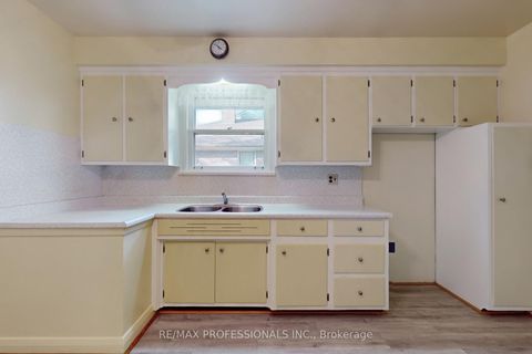 Photo 9 at 110 Shaver Avenue N, City Centre West, Toronto