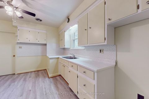 Photo 10 at 110 Shaver Avenue N, City Centre West, Toronto