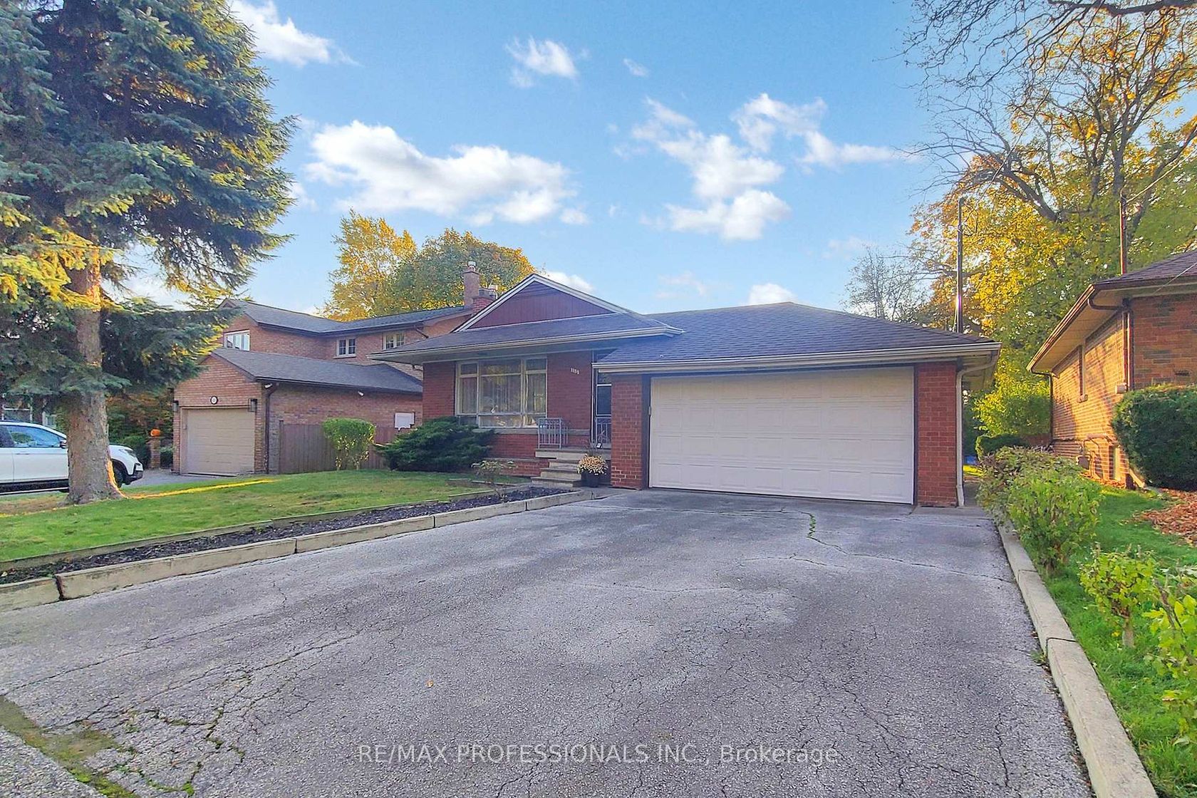 110 Shaver Avenue N, City Centre West, Toronto 