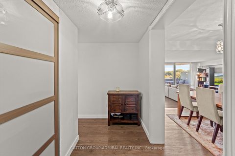 Photo 3 at 1001 - 270 Scarlett Road, Smythe, Toronto