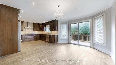 Photo 11 at 9 Tollbar Court, Westbrook, Richmond Hill