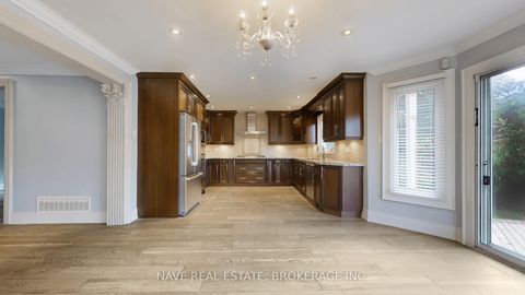 Photo 13 at 9 Tollbar Court, Westbrook, Richmond Hill