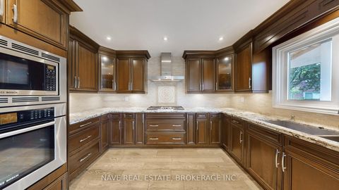 Photo 14 at 9 Tollbar Court, Westbrook, Richmond Hill