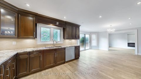 Photo 15 at 9 Tollbar Court, Westbrook, Richmond Hill