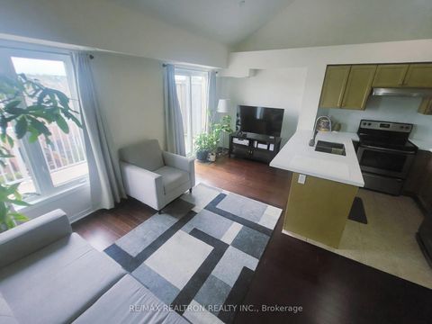 Photo 3 at 36 - 651 B Warden Avenue, Birchmount, Toronto