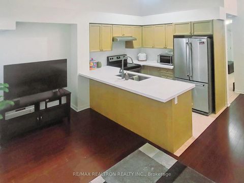 Photo 5 at 36 - 651 B Warden Avenue, Birchmount, Toronto