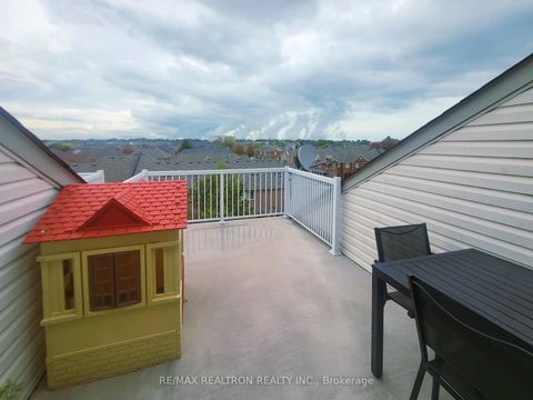 Photo 7 at 36 - 651 B Warden Avenue, Birchmount, Toronto