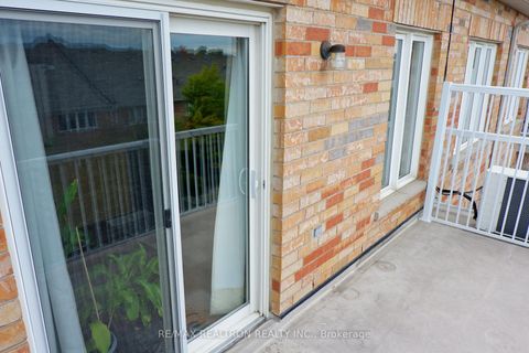Photo 8 at 36 - 651 B Warden Avenue, Birchmount, Toronto