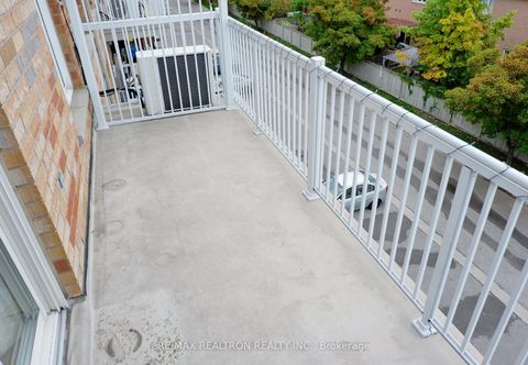 Photo 9 at 36 - 651 B Warden Avenue, Birchmount, Toronto