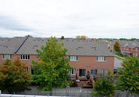 Photo 10 at 36 - 651 B Warden Avenue, Birchmount, Toronto