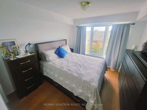 Photo 11 at 36 - 651 B Warden Avenue, Birchmount, Toronto