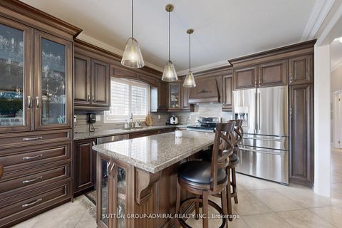 Photo 5 at 25 Little Natalie Court, Patterson, Vaughan