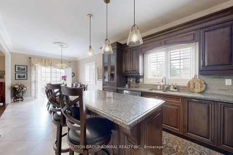 Photo 6 at 25 Little Natalie Court, Patterson, Vaughan