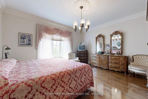 Photo 12 at 25 Little Natalie Court, Patterson, Vaughan