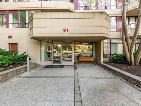 Photo 1 at PH103 - 91 Townsgate Drive, Yorkhill, Vaughan