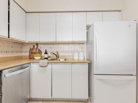 Photo 8 at PH103 - 91 Townsgate Drive, Yorkhill, Vaughan