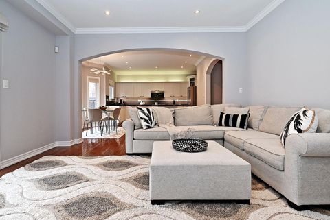 Photo 12 at 32 Seabreeze Avenue, Patterson, Vaughan