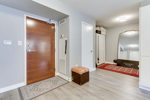 Photo 4 at 829 - 10 Capreol Court, Waterfront Communities C1, Toronto