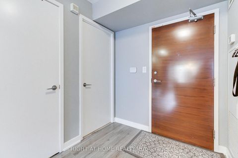 Photo 5 at 829 - 10 Capreol Court, Waterfront Communities C1, Toronto