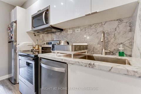 Photo 10 at 829 - 10 Capreol Court, Waterfront Communities C1, Toronto