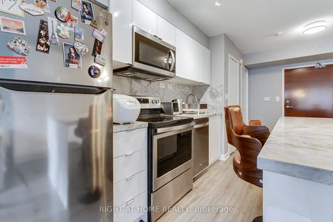 Photo 11 at 829 - 10 Capreol Court, Waterfront Communities C1, Toronto